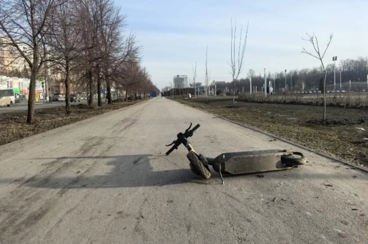    В Ульяновске 40-летний мужчина на электросамокате врезался в автомобиль