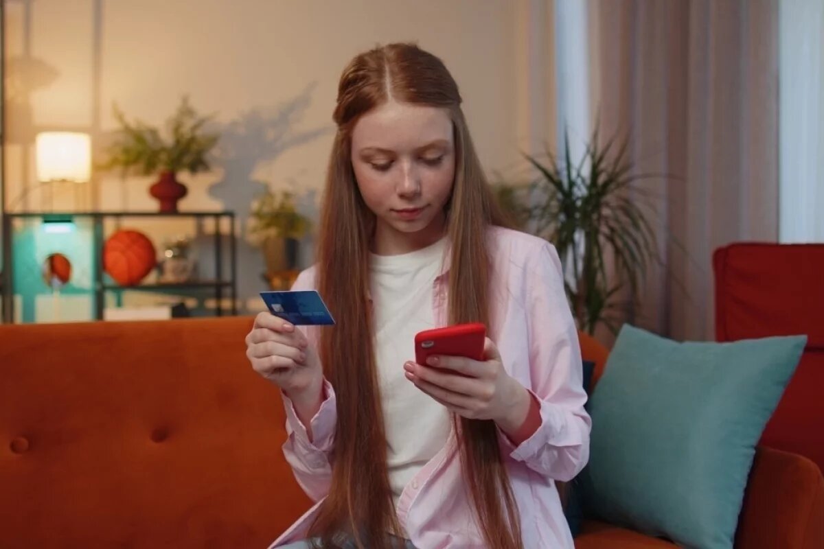    Банки могут разъяснять подросткам, как обезопасить себя от преступников.