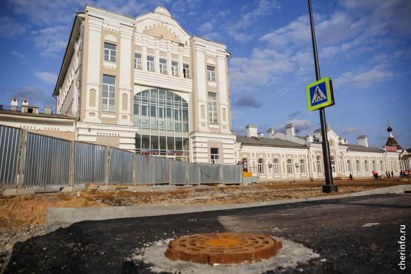    Ее установили в привокзальном сквере. Станция работает в автоматическом режиме, она оснащена двумя насосами, каждый может откачивать 170 кубометров воды в час