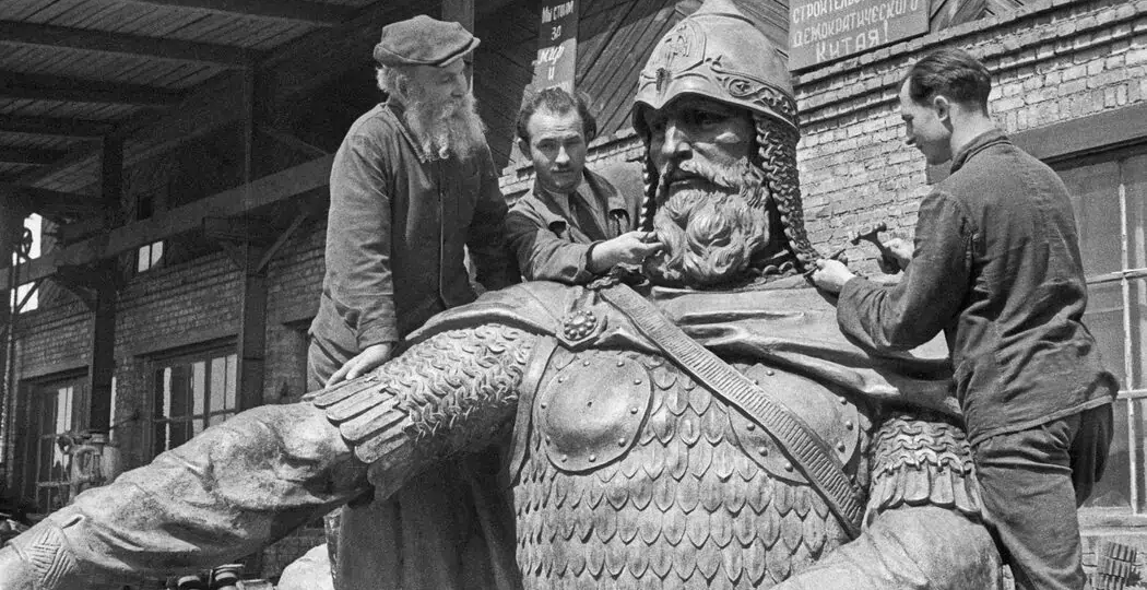 Памятники Тверской площади. Юрий Долгорукий