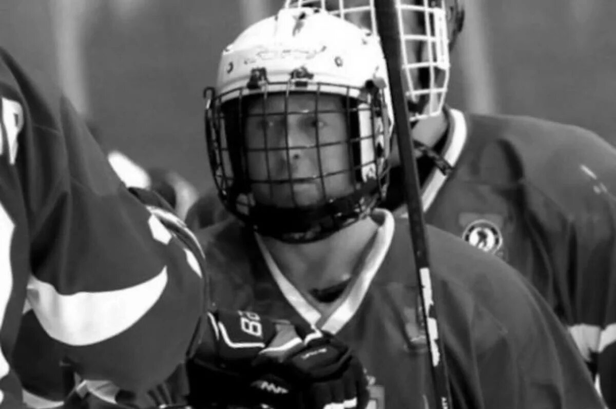    Кондрахин допустил, что хоккеист Карташов мог умереть на матче из-за тромба