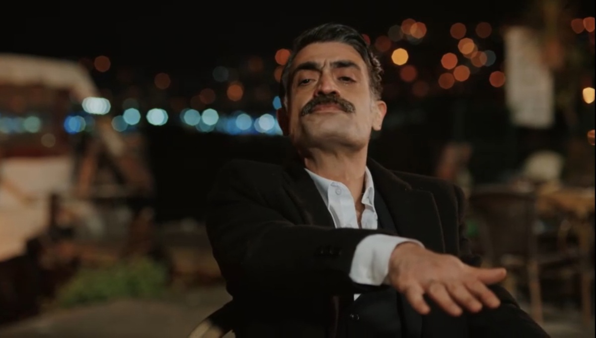 Целуй руку будем считать, что не ссорились)