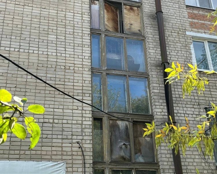     Дом без стёкол и водостока: курская прокуратура наказала УК