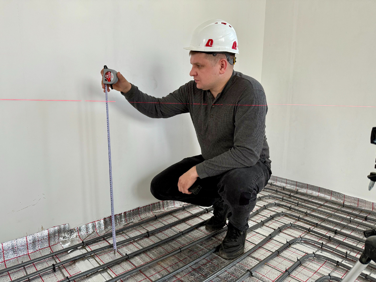 Определение высоты стяжки с помощью лазерного уровня