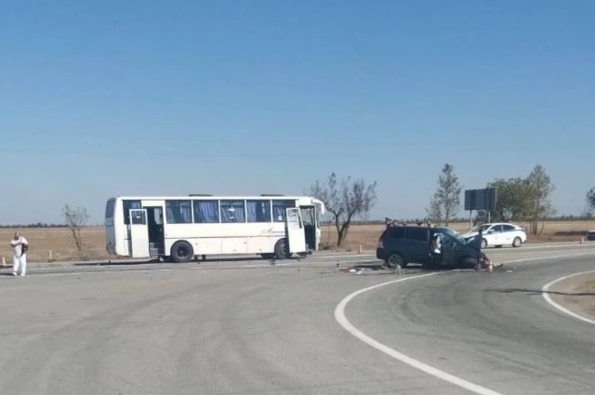    Под Симферополем в ДТП с автобусом и авто пострадали три человека