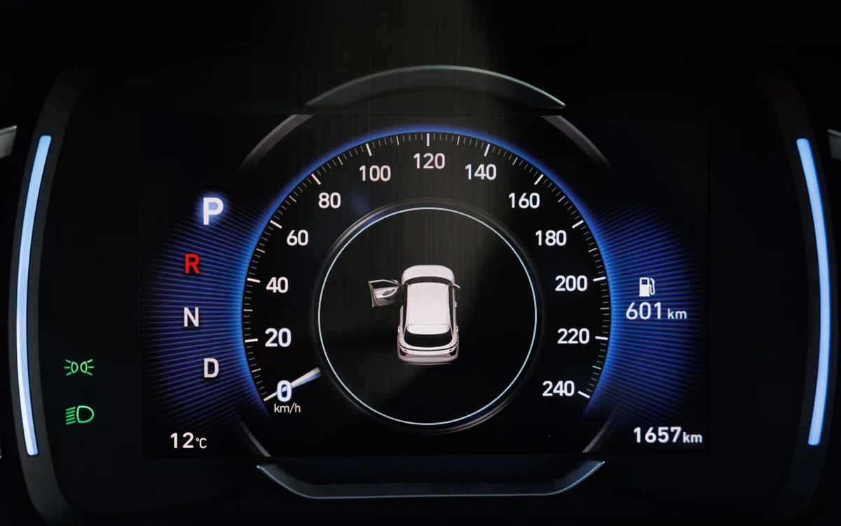 Solaris📷Приборная доска не бликует на солнце, а рулевое колесо не «сжирает» обзор бортовых показателей