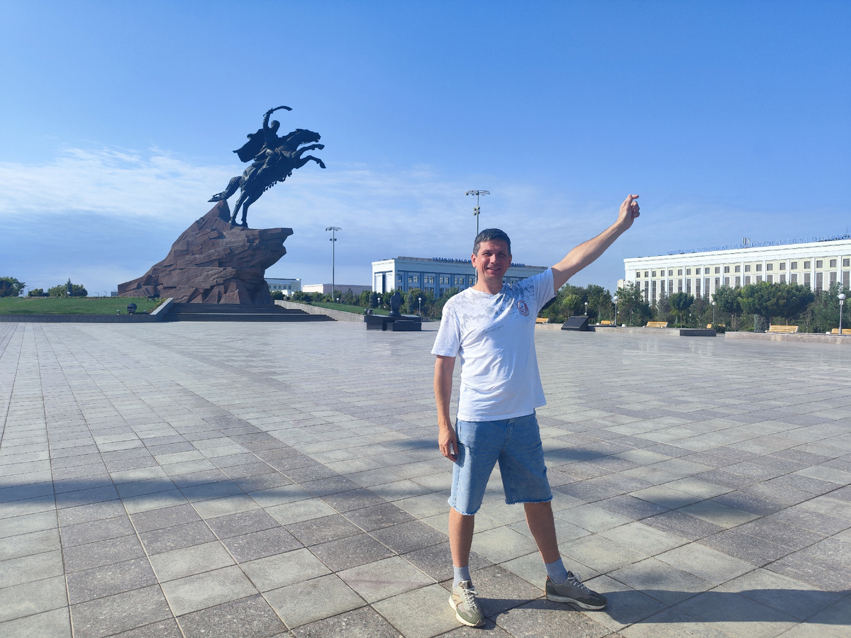 Центральная площадь города Ургенч