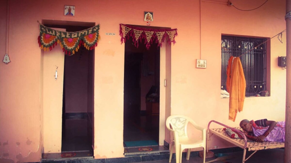    Открытые двери в деревне Шани Шингнапур. Источник изображения: allnews.ge