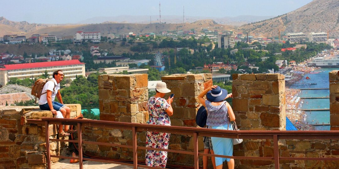 Туристка про Судак в Крыму: «Средний чек в ресторане с видом на море — ₽1000»