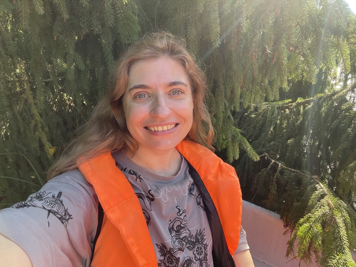 Это я на лодочке каталась в Павловском парке и в полном восторге.)