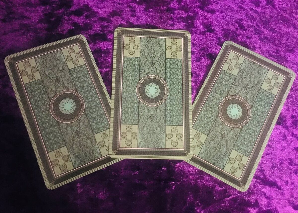 Фото автора. Выбор варианта расклада