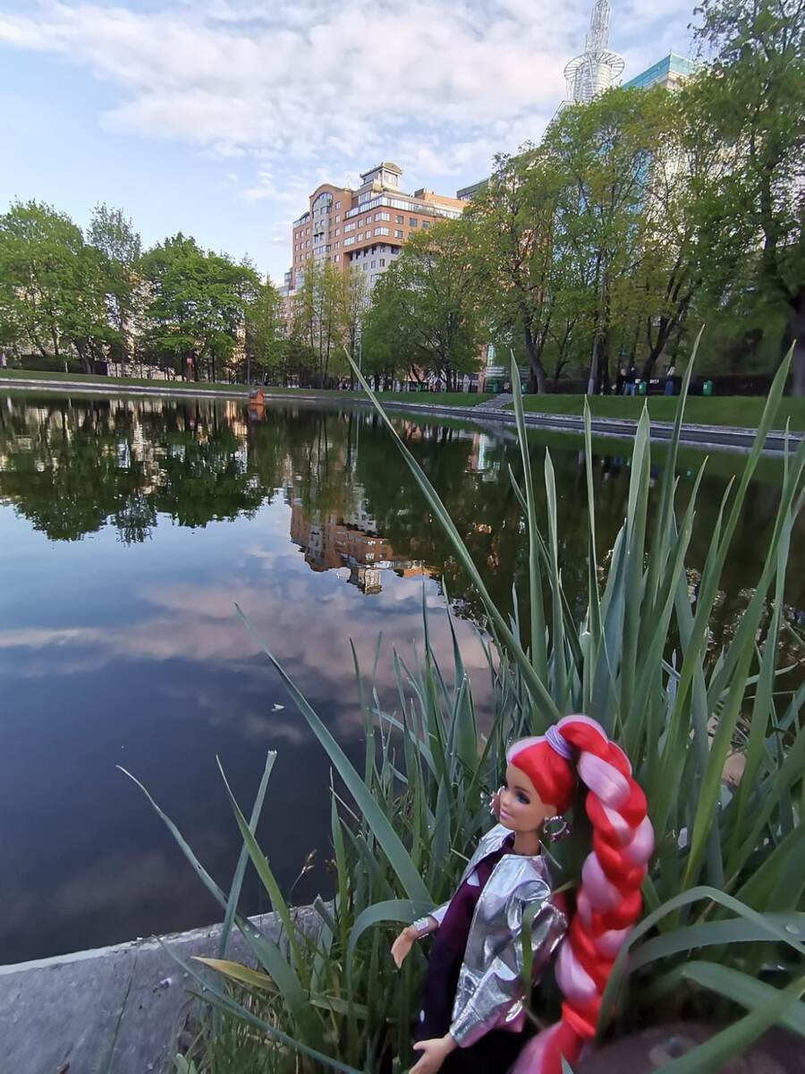 Ингрид у пруда