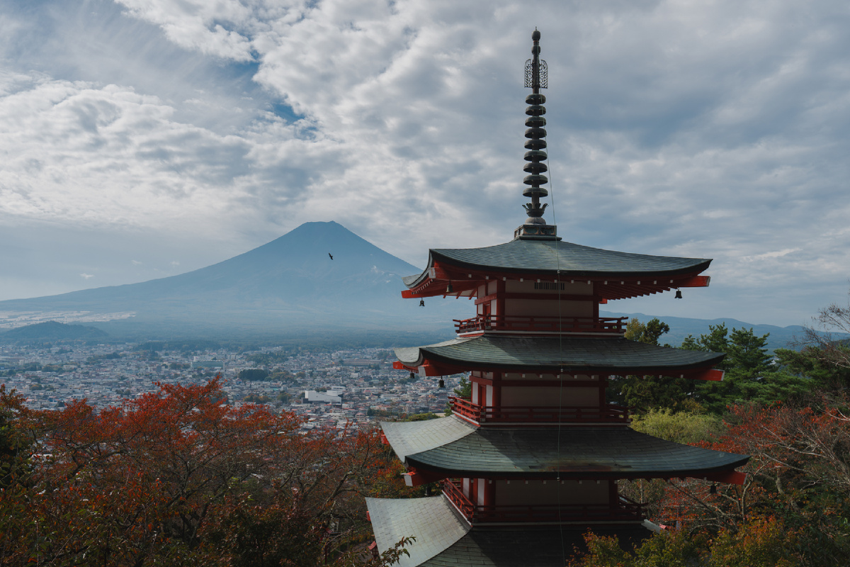 Пагода Чурейто с видом на Фудзи. Один из самых известных видов Японии. Фото Александр Мазуров