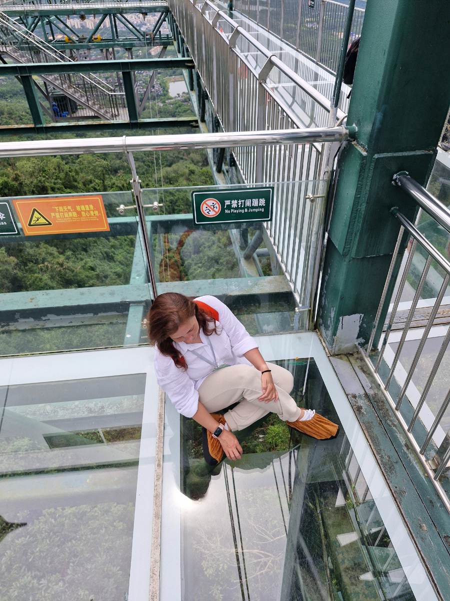 Я на стеклянном мосту. Но, как оказалось, это не самое большое ВАУ! в парке Янода