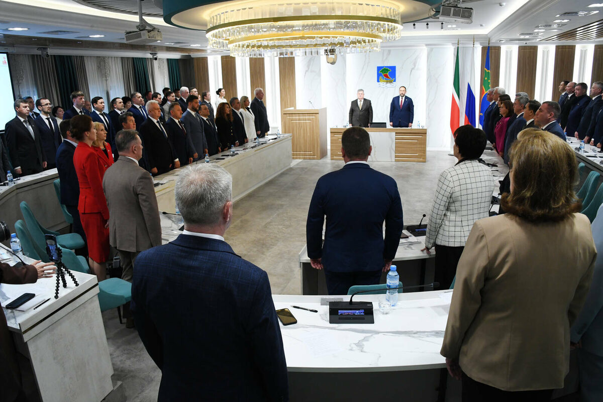 На пост главы города Набережные Челны Премьер-министр Татарстана Алексей Песошин сегодня на сессии Горсовета по поручению Раиса РТ представил кандидатуру Наиля МагдееваФото: tatarstan.ru