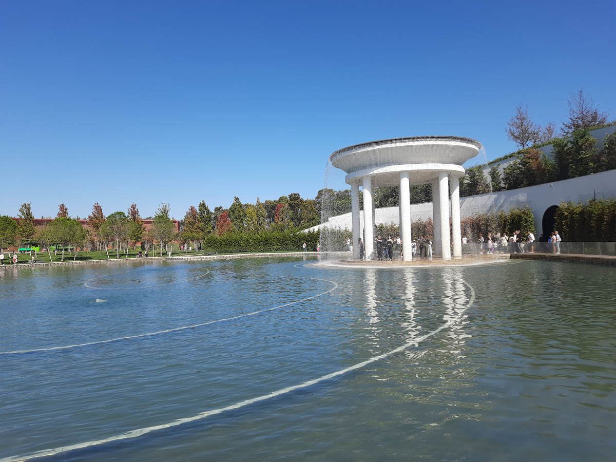Фонтан Ротонда в парке Облаков