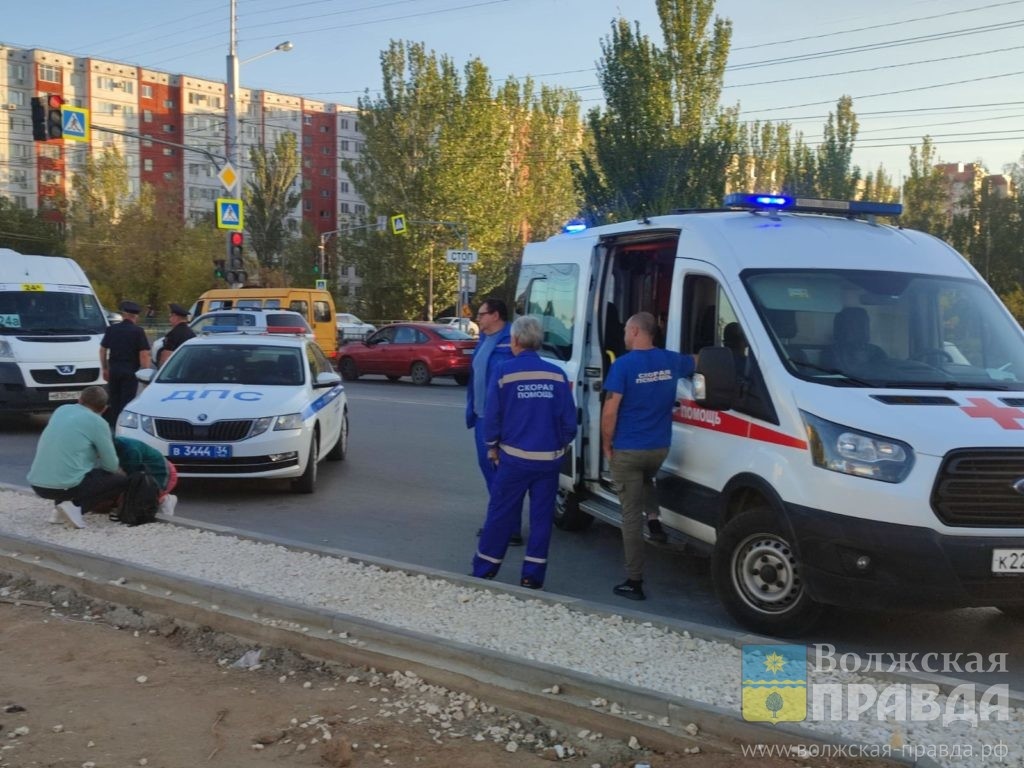     Она еще дышала и двигалась: в Волжском маршрутчик насмерть сбил 9-летнюю самокатчицу
