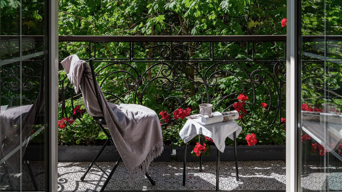 С французским окном от Kaleva выход на балкон — как в парижском особняке