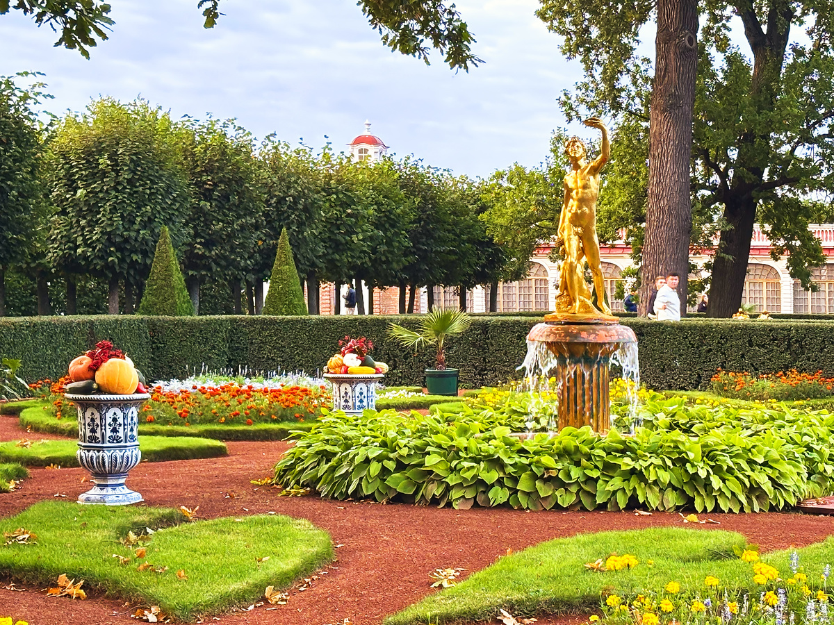 Осеннее изобилие в Нижнем парке Петергофа