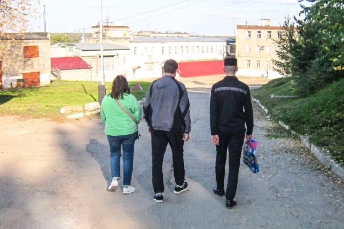    Мужчине предоставили отпуск на четыре дня.