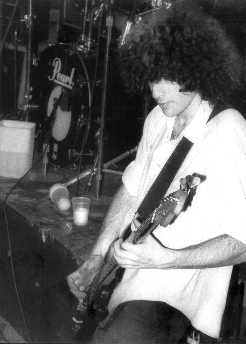 Эндрю Уайсс (1987). Фото из книги "Unwelcomed Songs"