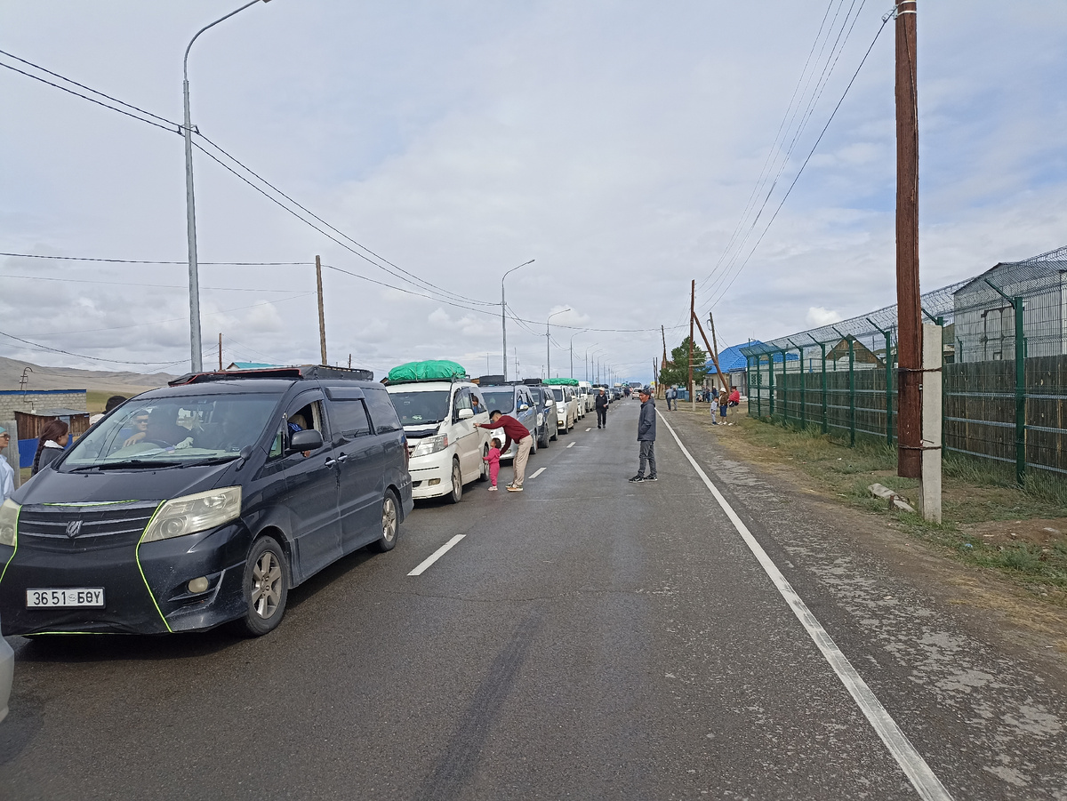 Очередь на границу в Ташанте