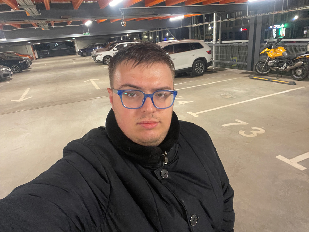 Ранние подъемы и выезды, крайне поздние возвращения домой. На сон уходило максимум несколько часов. Фото: Михаил Лайф Влог