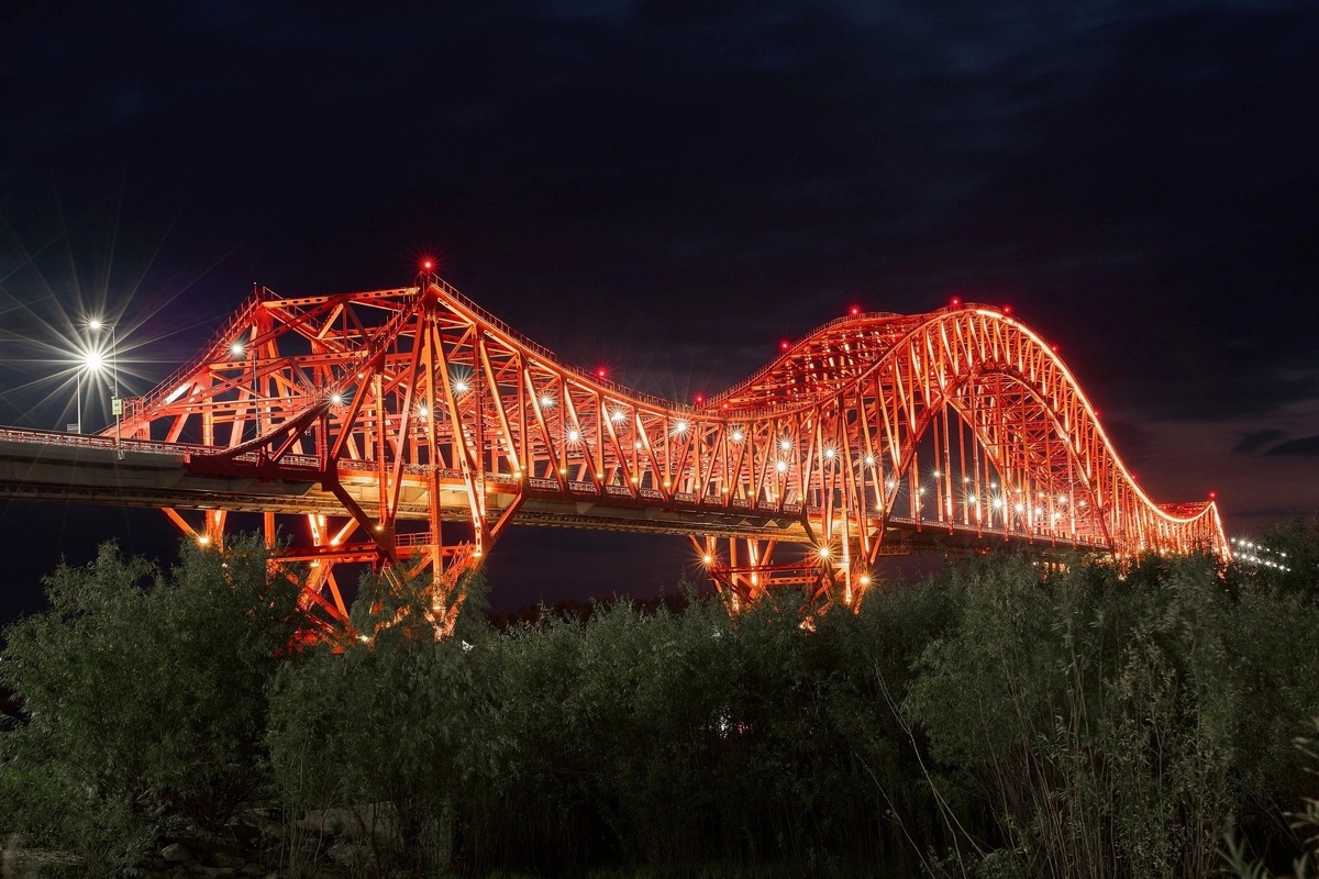  «Красный Дракон» - мост через реку Иртыш в Ханты-Мансийске