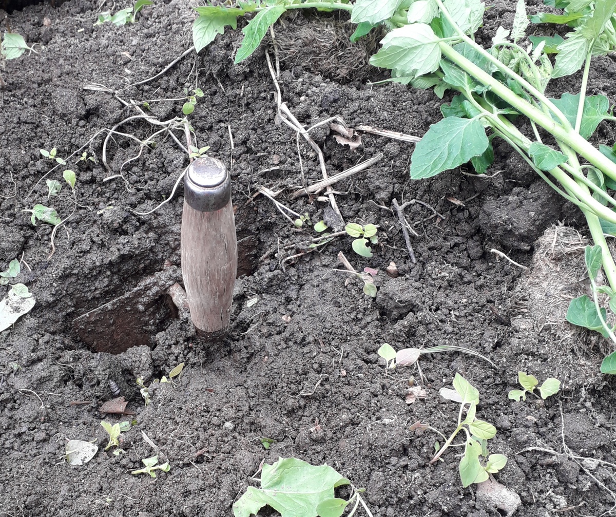 Расширение лунки мастерком