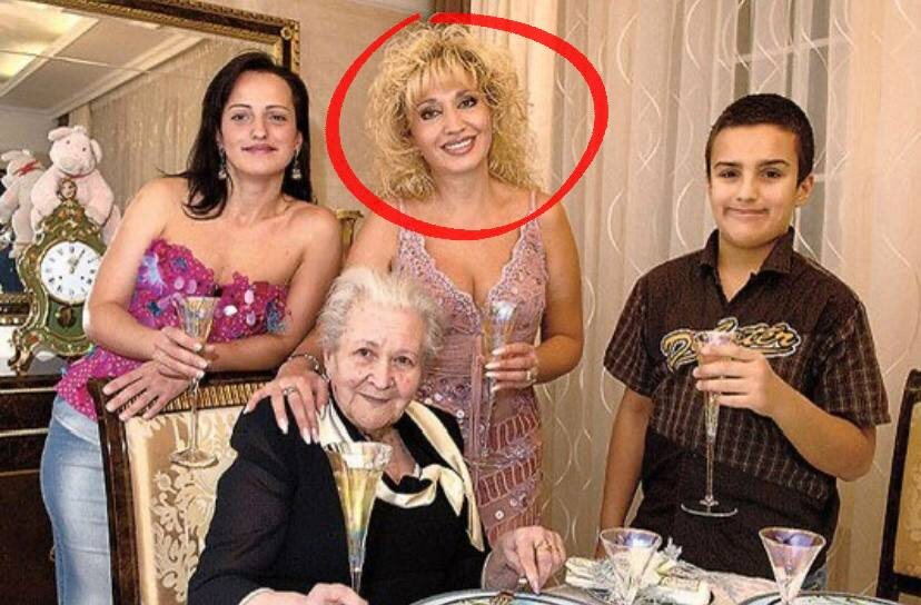 Ирина Аллегрова с семьей. Фото из открытых источников.