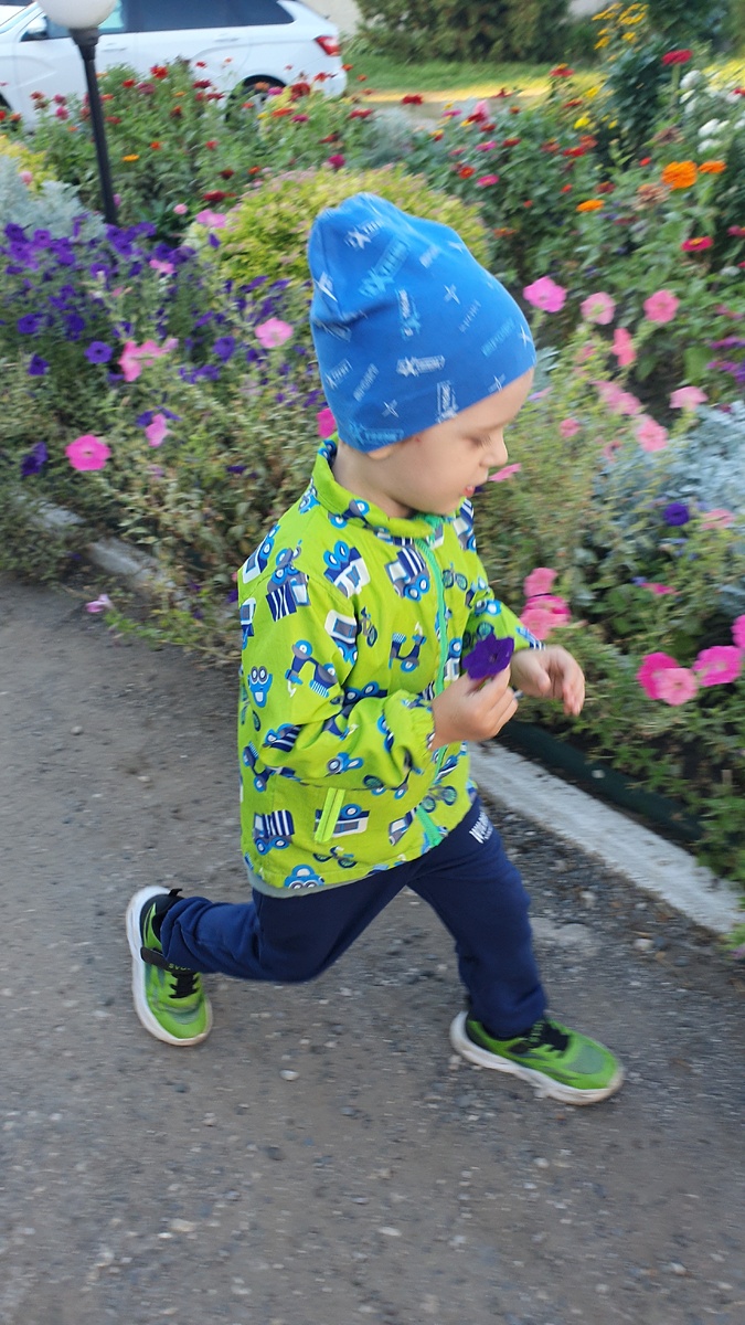 Игорь с цветами