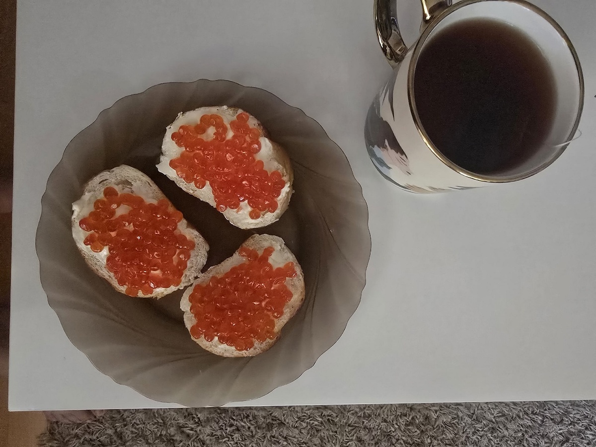    Мечтал о бутербродах с икрой. Купил баночку за 129 рублей в «Пятёрочке» и открыл для себя новый вид морепродуктов — делюсь впечатлениями