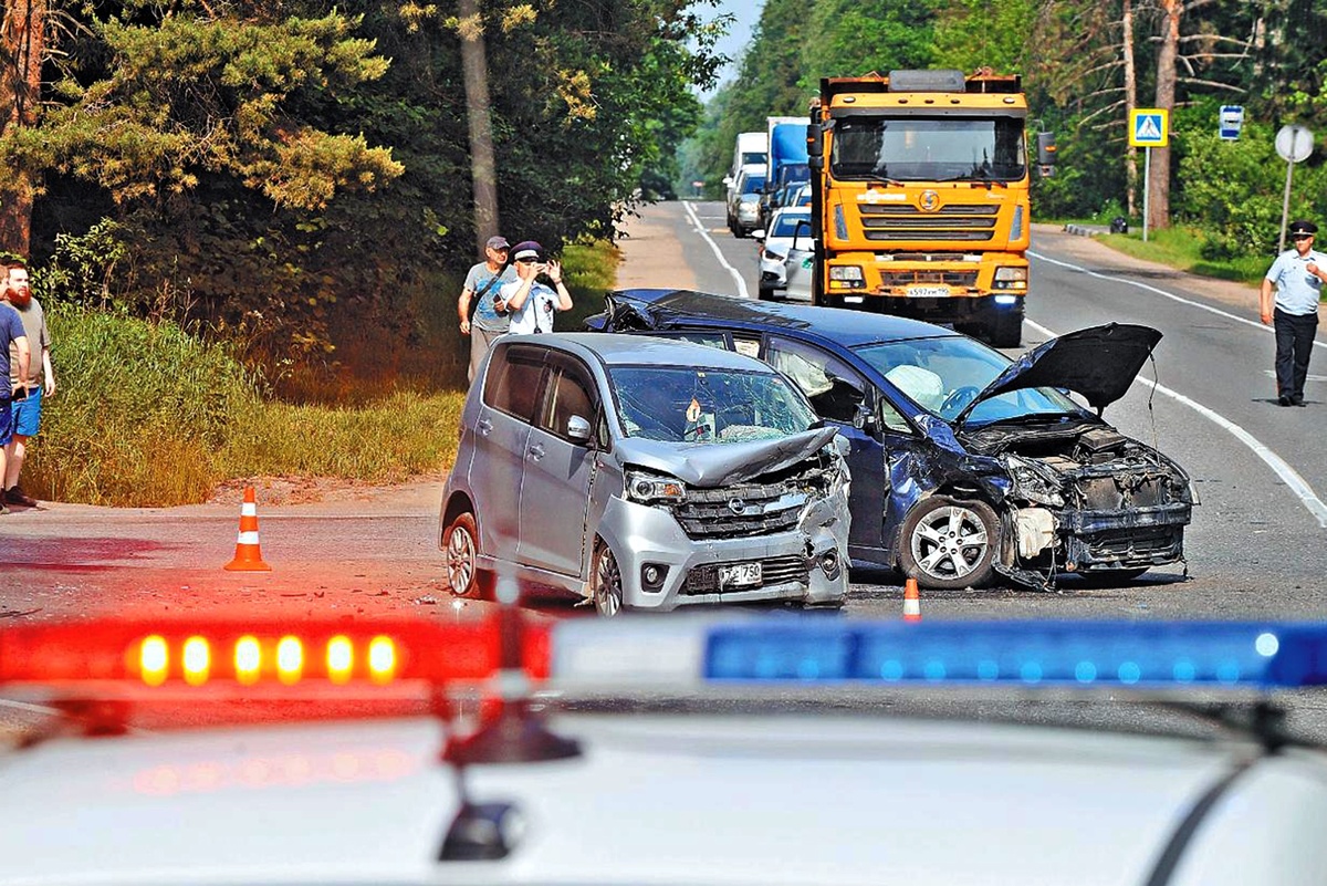    Не всегда понятно, кто виноват в аварии: "обочечник" или тот, кто его не заметил. / Виктор Драчев
