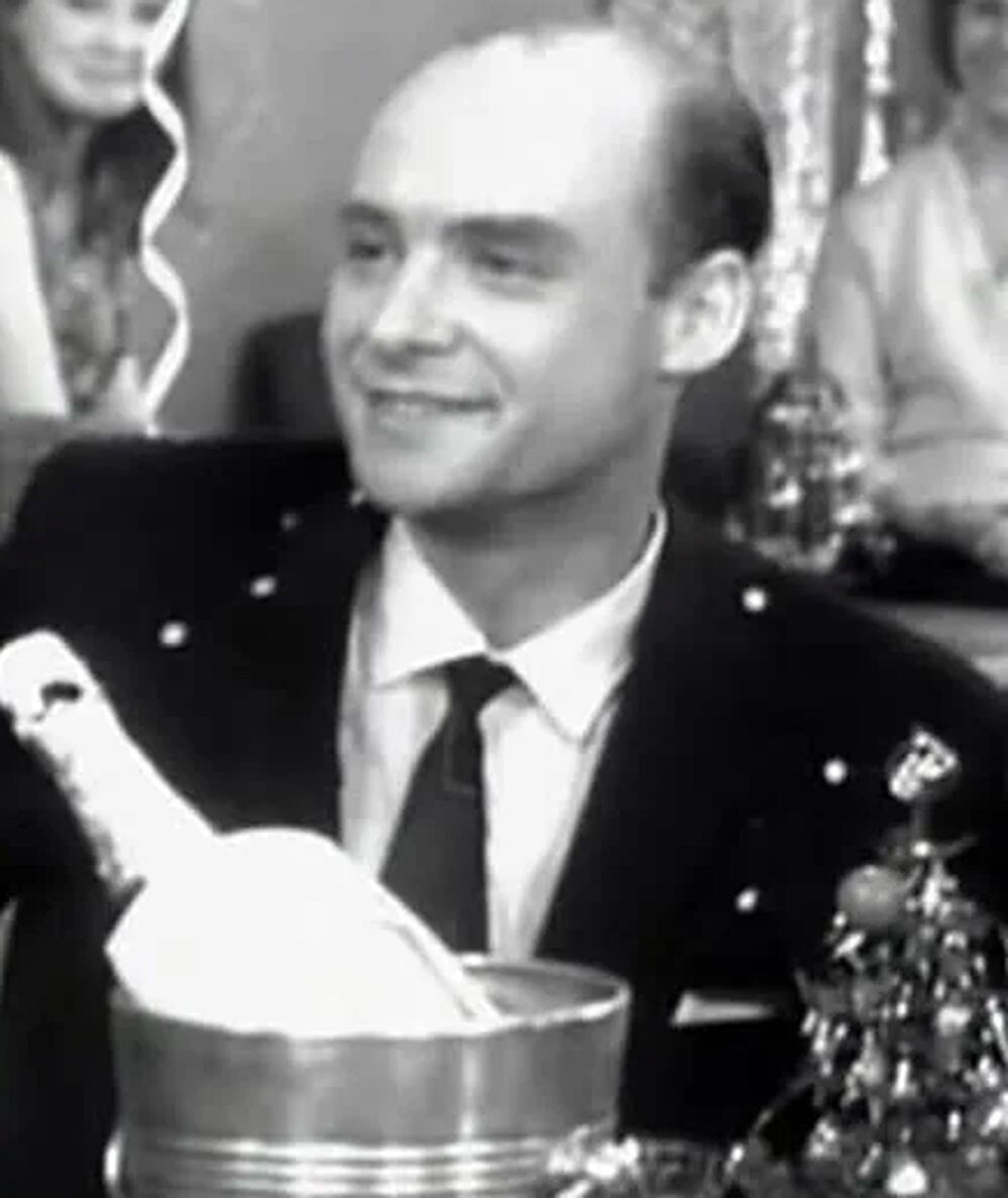 Николай Добронравов в молодости