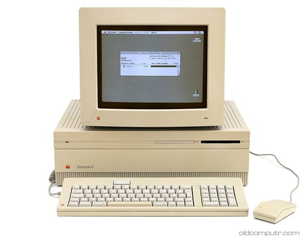 Восстановленный Apple II, процесс восстановления тут.