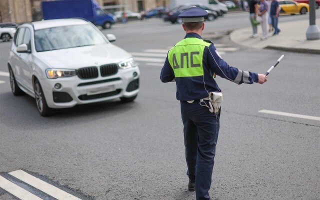 За управление автомобилем без полиса ОСАГО водитель может быть привлечен к ответственности по ч. 2 ст. 12.37 КоАП РФ, которая предусматривает штраф в размере 800 руб. (Фото: Belkin Alexey / NEWS.ru / Global Look Press)