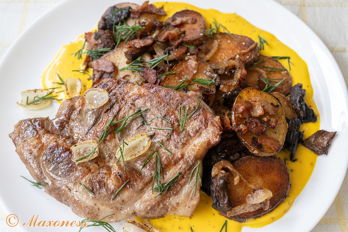 Свиная шейка sous vide с жареным картофелем и грибами