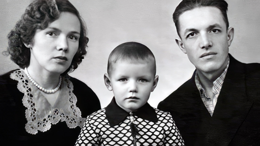 Александр Галибин с родителями.