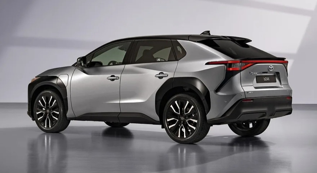 Toyota bZ4X 2025 года. 