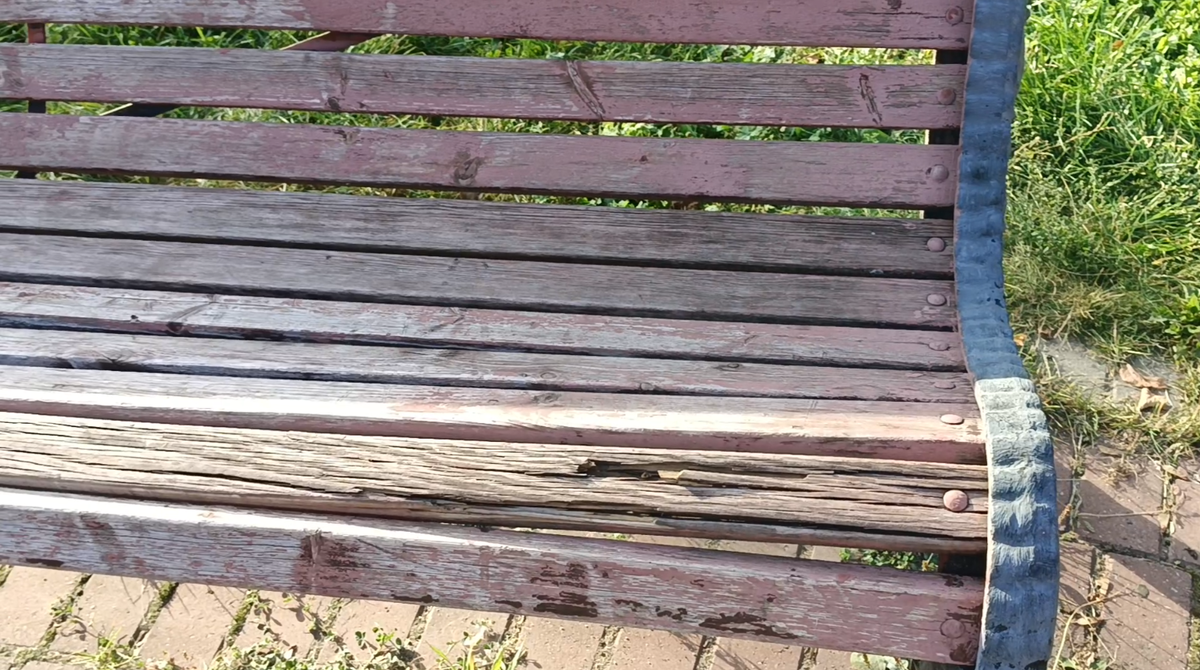 Лавочки в стиле «винтаж» (или просто гнилые).