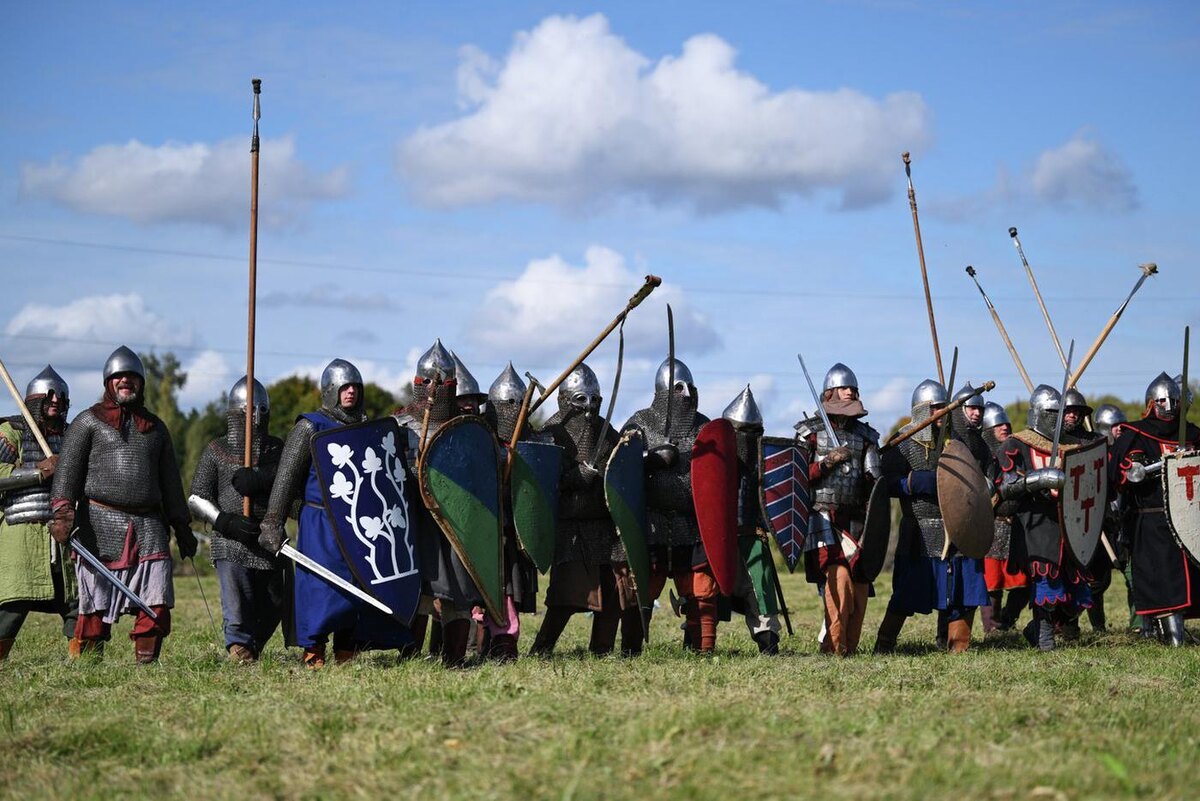 Участники военно-исторического фестиваля "Поле Куликово" в Тульской области. @Кирилл Зыков / РИА Новости