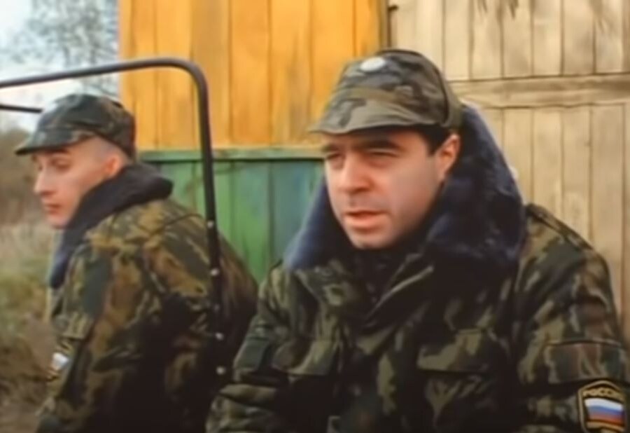 Кадр из фильма ДМБ