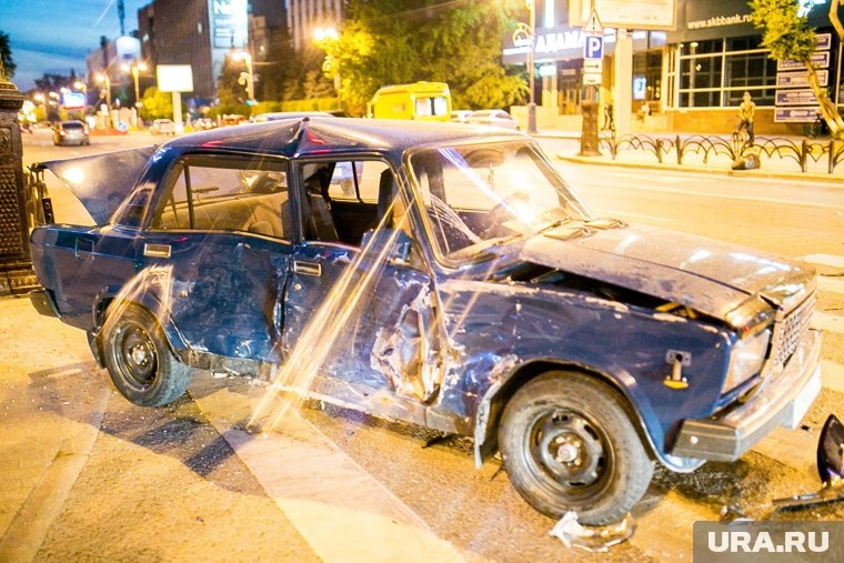    В результате хлопков пострадали четыре авто (архивное фото)