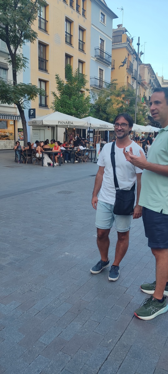 Украдкой сфотографировала героя