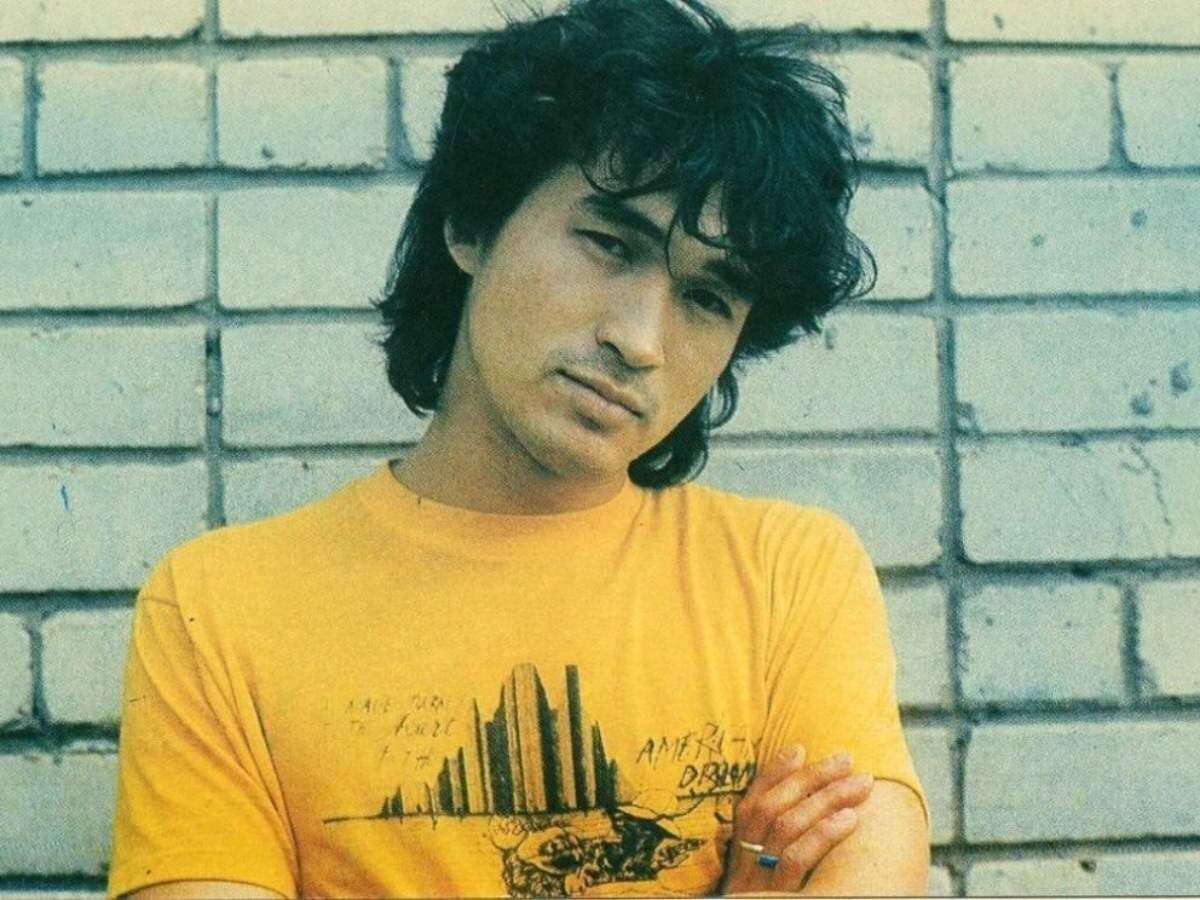 По словам Виктории, на этом фото Цой выглядит так же, каким она его запомнила, только майка была белой