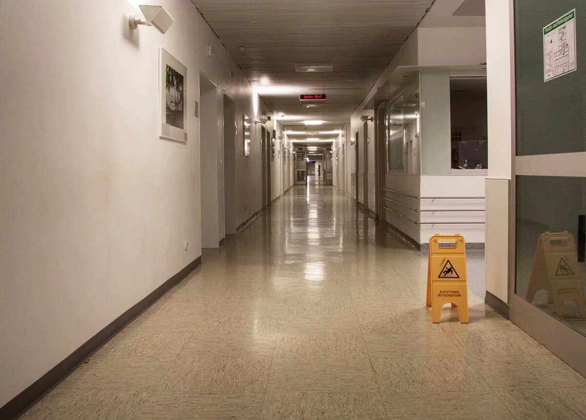    В Хабаровске больница выплатила предпринимателям 8 млн рублей долга