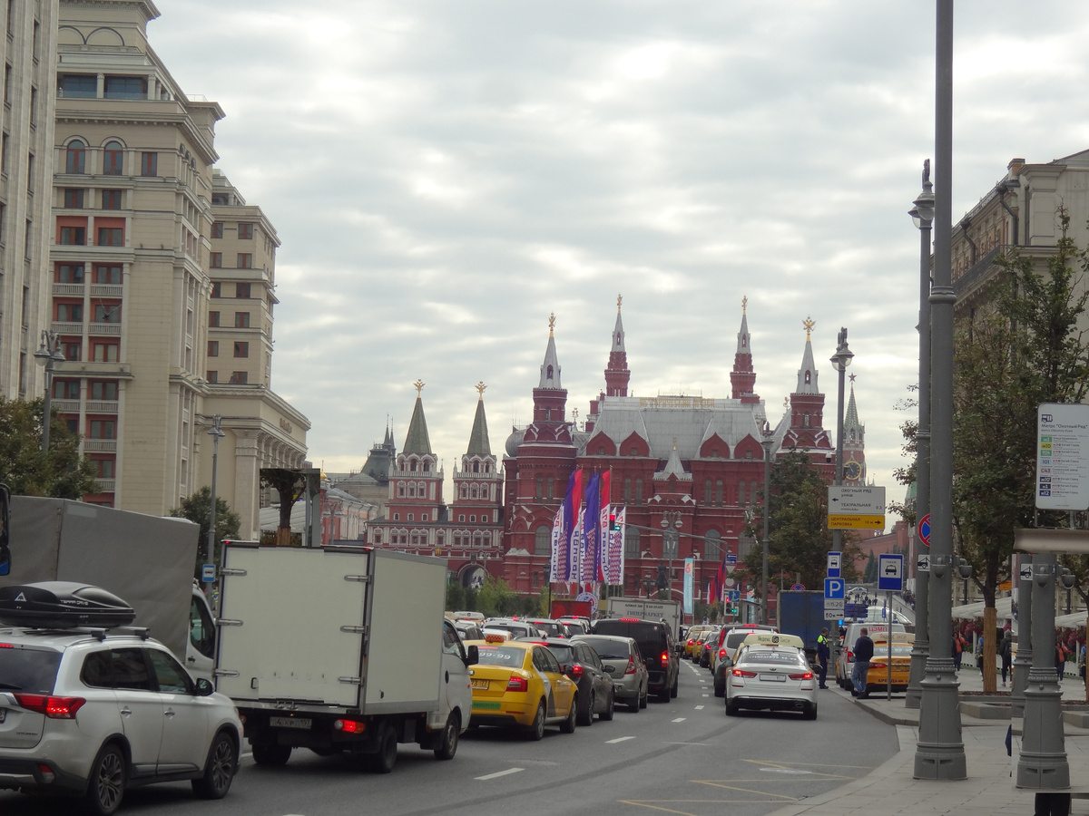 Тверская улица около Красной площади