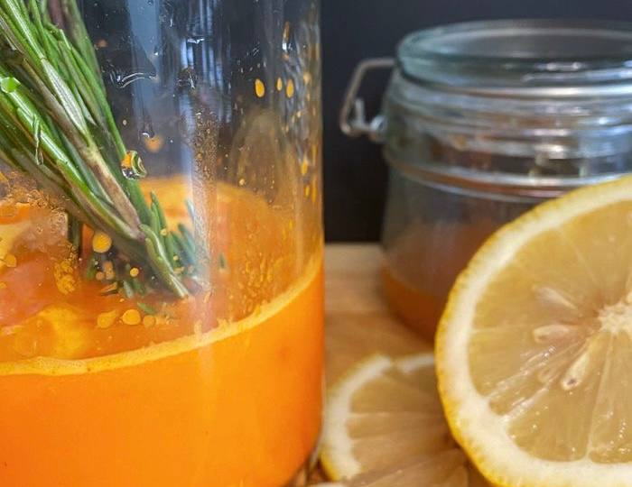 Осенняя хандра приходит не одна: как уход за собой помогает мне справиться с упадком сил