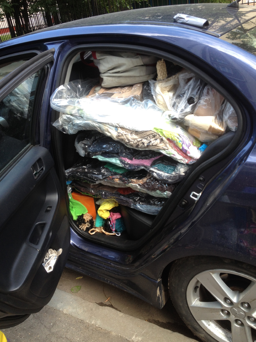 Фото из личного архива: наша машина готова к переезду, фото сделано за несколько минут до отьезда из Москвы