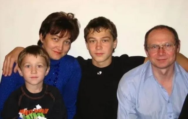    Юра Борисов с семьей. Фото: социальные сети